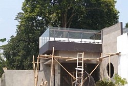 Kaca ralling balkon