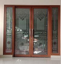 Kusen alumunium motif serat kayu
