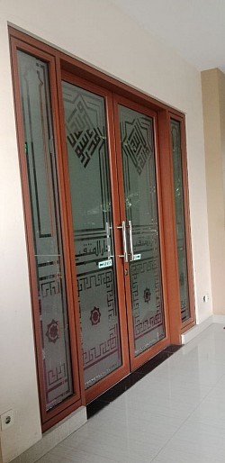 Pintu sliding double dan kaca mati serat kayu