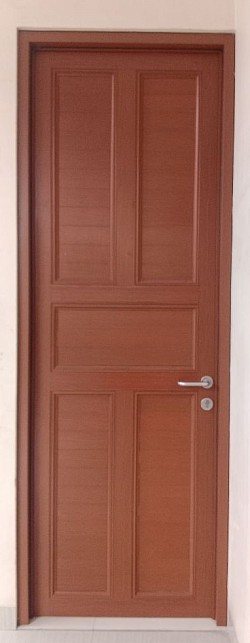 Pintu alumunium serat kayu