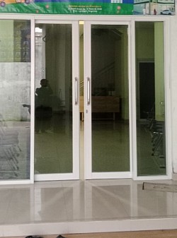 Pintu sleding double dan kaca mati