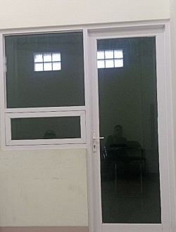 Pintu dan jendela loket