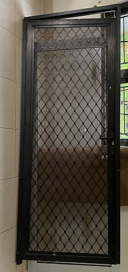 Pintu expanda / kawat nyamuk
