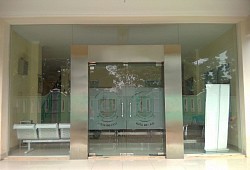 Pintu kaca tempered