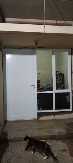 Pintu spandrel dan kaca mati gendong